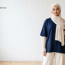 Kaos Polos Biru: Makna Warna, Mix and Match, dan Ide OOTD