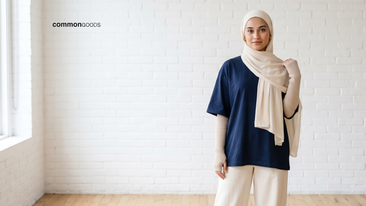 Kaos Polos Biru: Makna Warna, Mix and Match, dan Ide OOTD