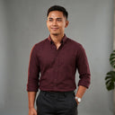 Baju Merah untuk Pria yang Bikin Tampilan Naik Kelas Tanpa Terlihat Lebay