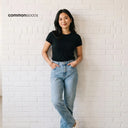 Bingung Pilih Potongan Kaos Polos Wanita? Kenali Jenis dan Tips Ukurannya